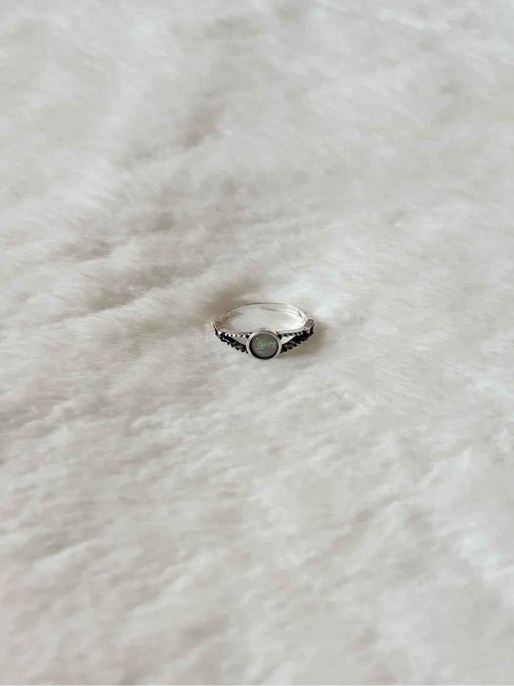 5/$15 🩷 MUST BUNDLE Silver Black Band Ring with Opal Accent